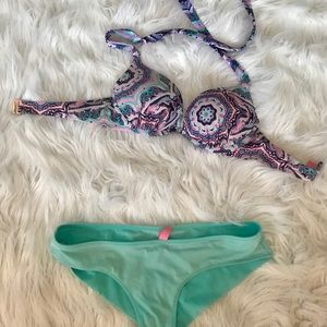 2 Victoria Secret Bikinis 👙